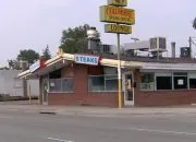 Maling Nekat Masuk Restoran Demi Curi Steak, Aksi Terekam CCTV