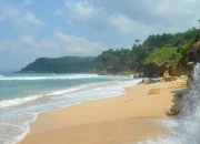 Menyusuri Keindahan Pantai Pacar Tulungagung