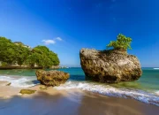 Pesona Tersembunyi Pantai Padang Padang di Bali