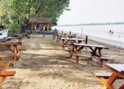 Eksplorasi Pantai Pandan Carita yang Menawan