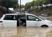 Tips dan Trik Mengatasi Mobil Terendam Banjir