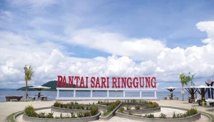 Menjelajahi Keindahan Pantai Sari Ringgung Lampung