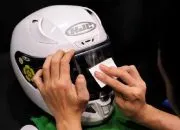 Mengatasi Embun di Helm dengan Mudah