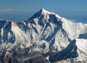 Menjelajahi Gunung Tertinggi di Dunia: Everest