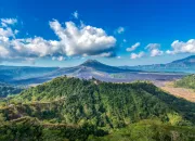 Menaklukkan Gunung Batur: Pengalaman Mendaki Gunung Berapi Aktif di Bali