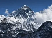 Menjelajahi 15 Gunung Tertinggi di Indonesia