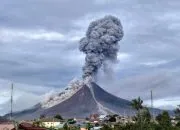 Menakjubkannya Gunung Sinabung: Keindahan dan Bahaya