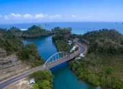 Eksplorasi Keindahan Pantai Bajulmati di Malang