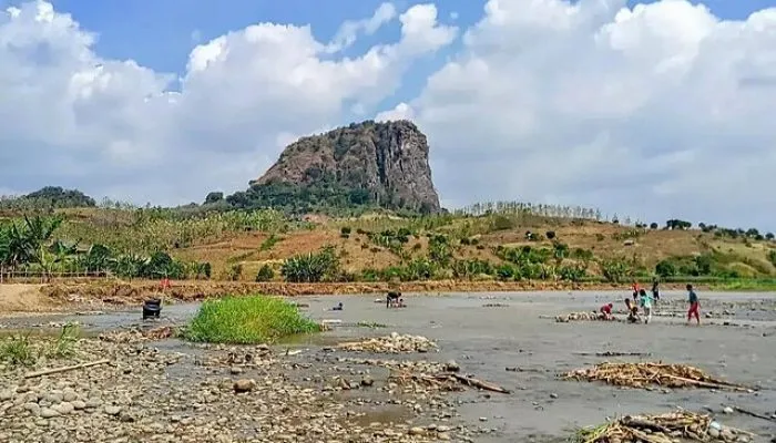 Menaklukkan Gunung Gajah: Destinasi Wisata di Pemalang